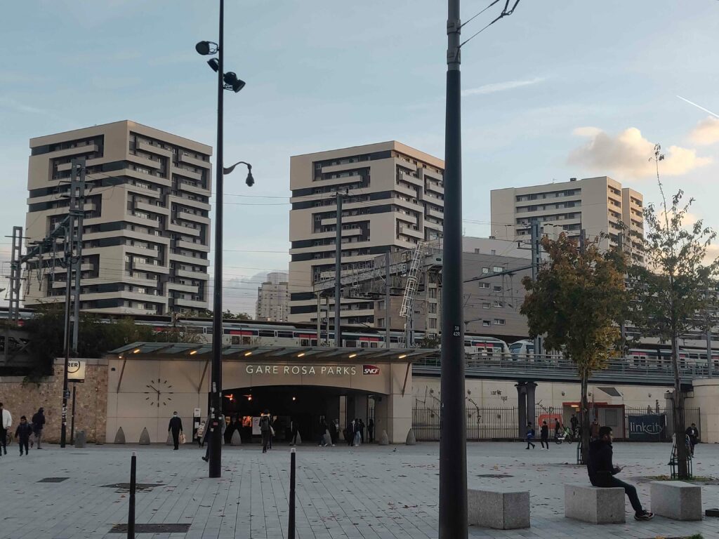 Urbanisme architekture batiments curial Nord de Paris, mobilité vue sur gare rosa parks transports publics, îlots de chaleur urbain développement urbain