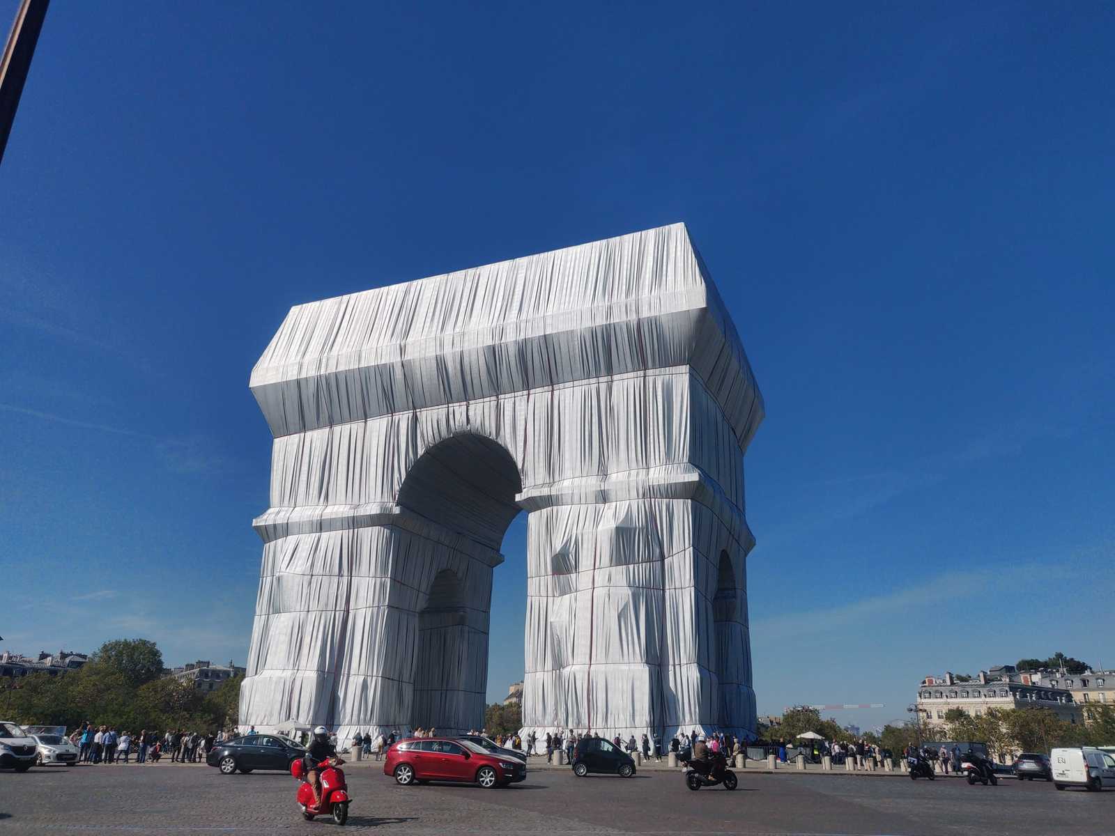 Paris : l’Arc de triomphe voilé de Christo