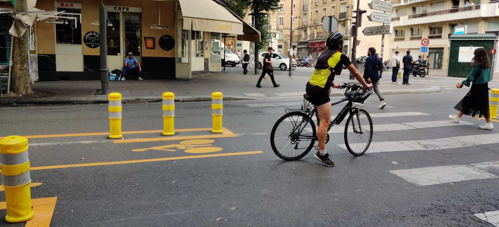 Placemkaing à Paris, ouverture pistes cyclable sur la voie centrale des rues, design mobilité droit à la ville urbanisme bycicliste