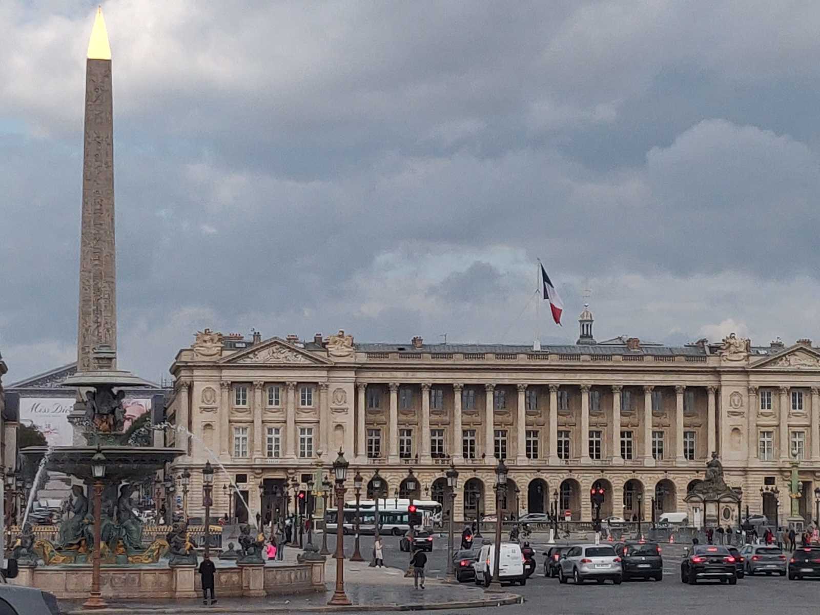 Place de la concorde Paris Obélisque fortement urbanisé culture urbaine relation de l'humain à l'urbain Grand-Paris métropole